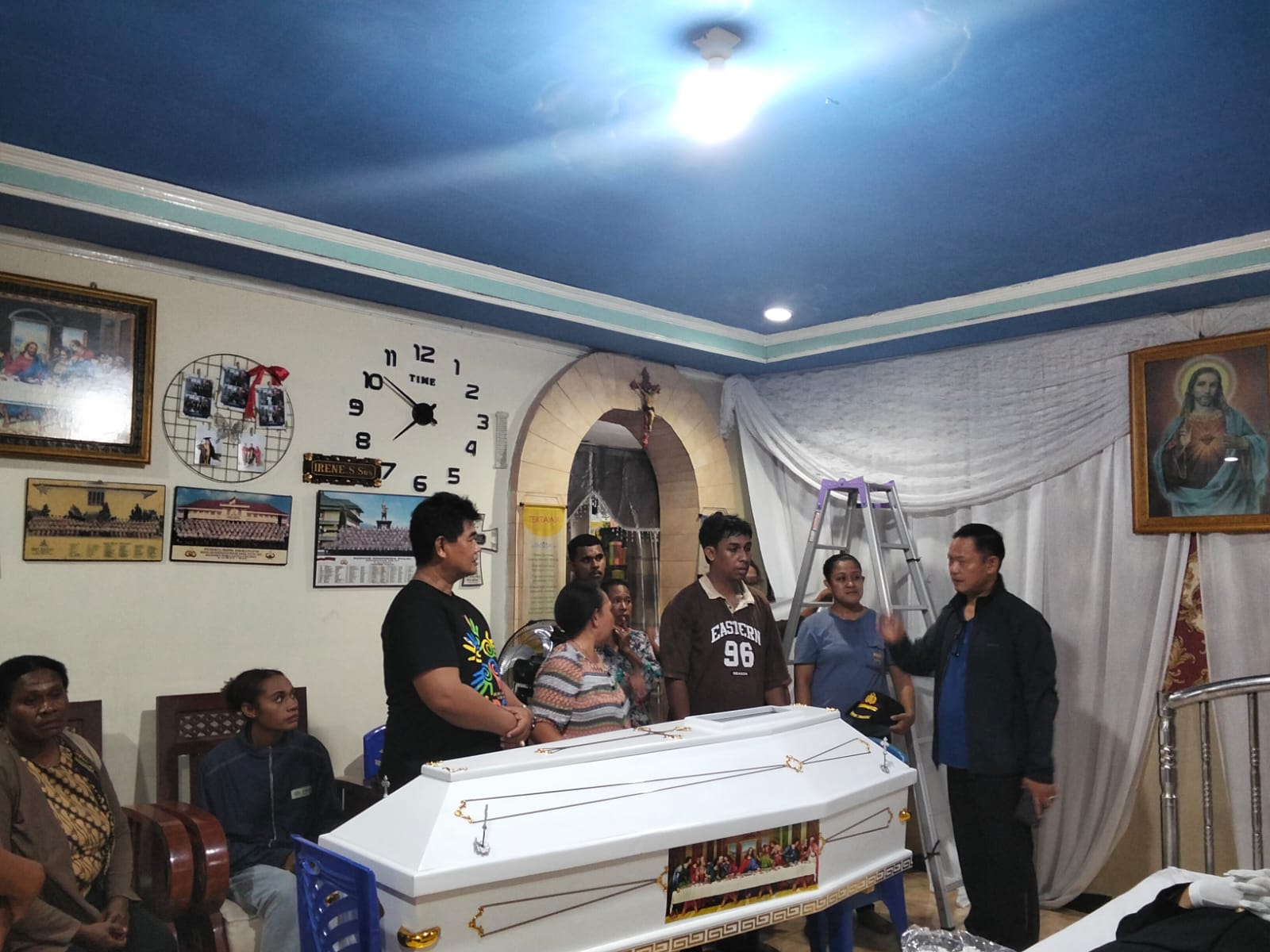 Wujud Empati dan Solidaritas, Kapolresta Sorong Kota Melayat ke Rumah Duka Alm. Kompol Irene