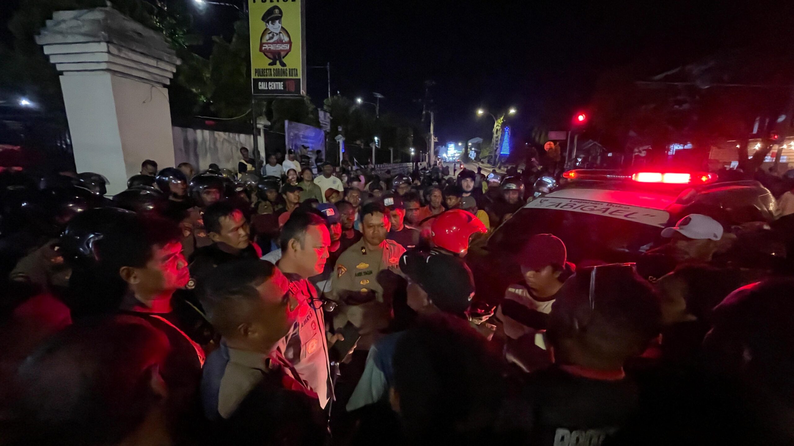 Aksi Keluarga Korban di Polresta Sorong Kota Berakhir Kondusif.