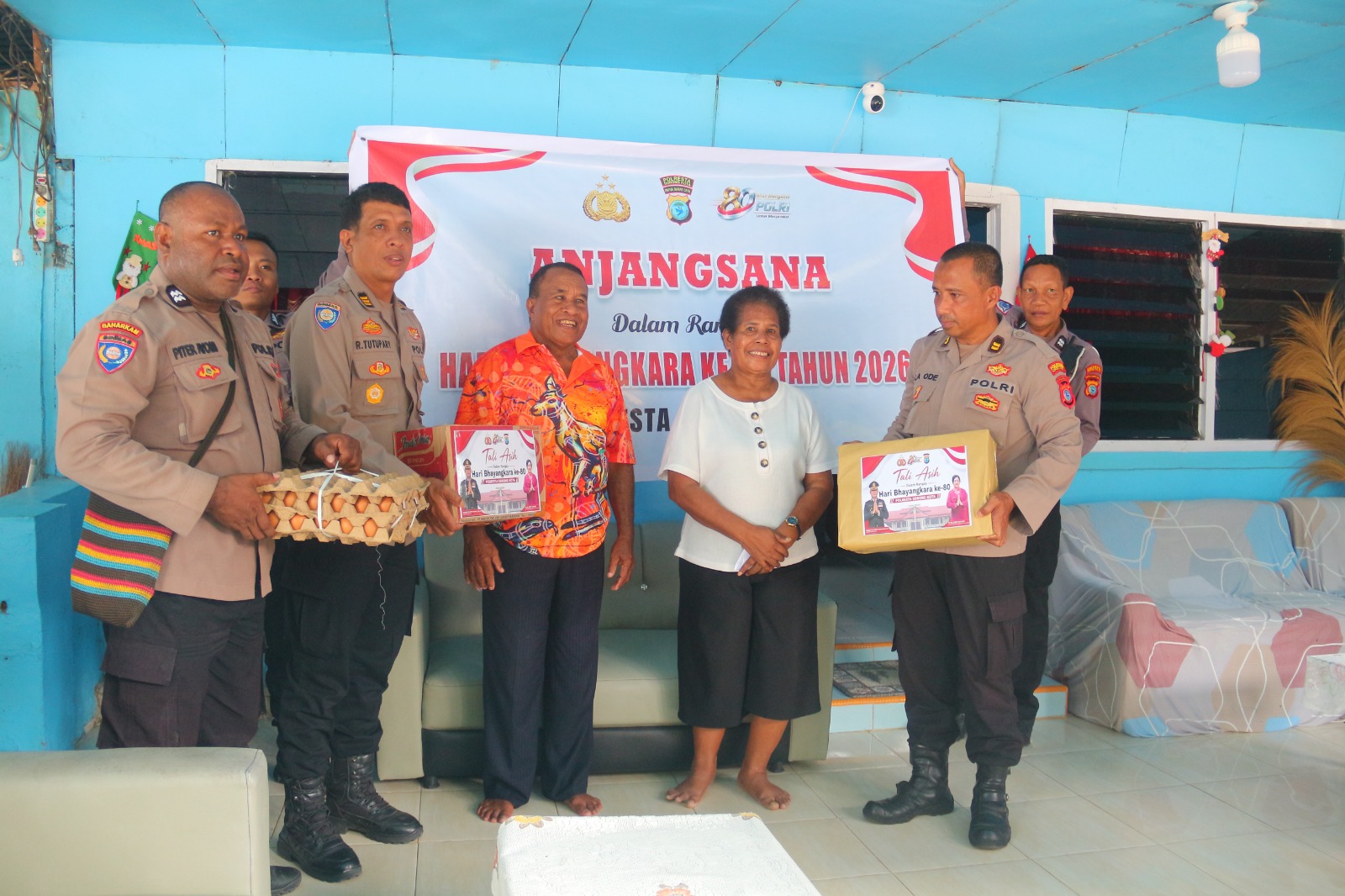 Sambut HUT Bhayangkara ke-80, Polresta Sorong Kota Bersama Bhayangkari Gelar Anjangsana dan Bagikan Tali Asih untuk Purnawirawan dan Warakawuri