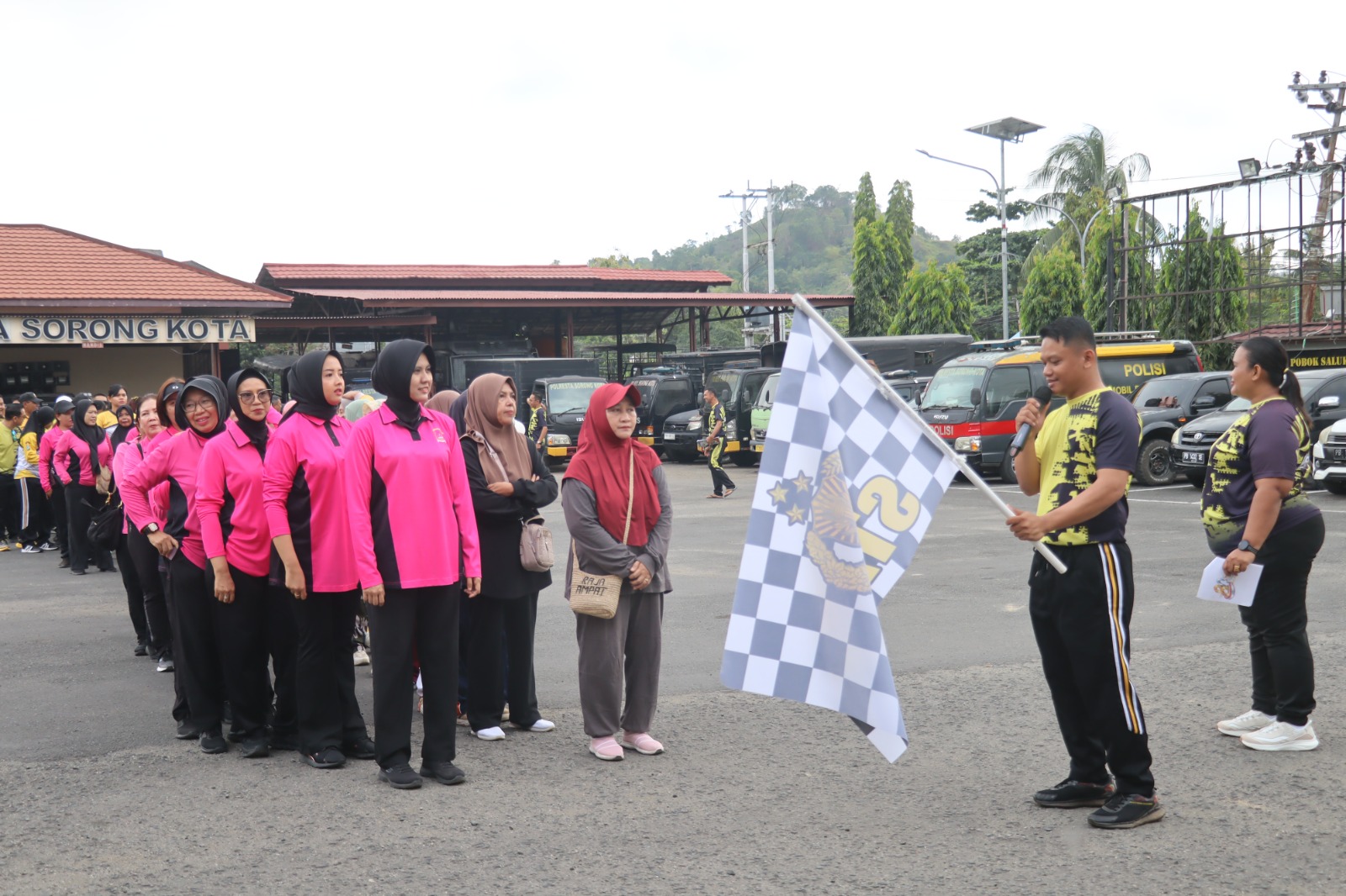 Semarak Hari Bhayangkara ke-80, Polresta Sorong Kota Gelar Olahraga Bersama Masyarakat dan Bhayangkari