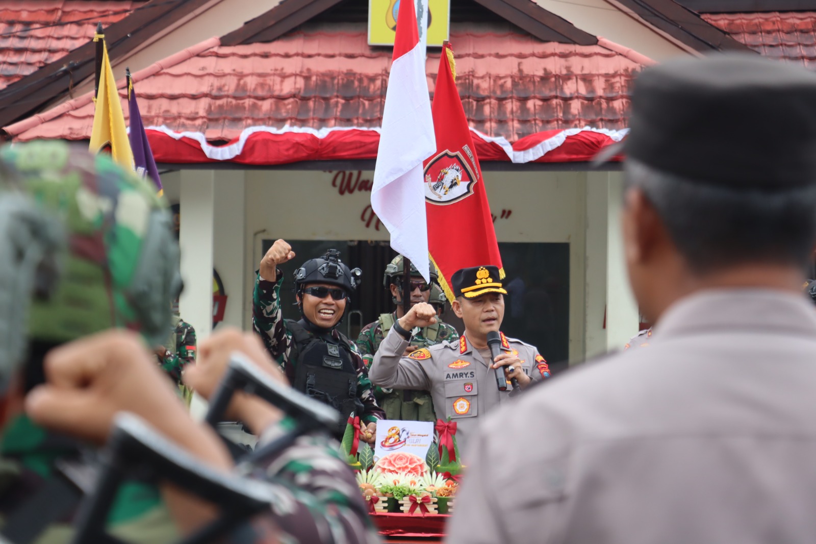 KUNJUNGAN SILATURAHMI DANYONIF 762/VYS KE POLRESTA SORONG KOTA, WUJUD SOLIDITAS TNI-POLRI SAMBUT HUT BHAYANGKARA KE-80