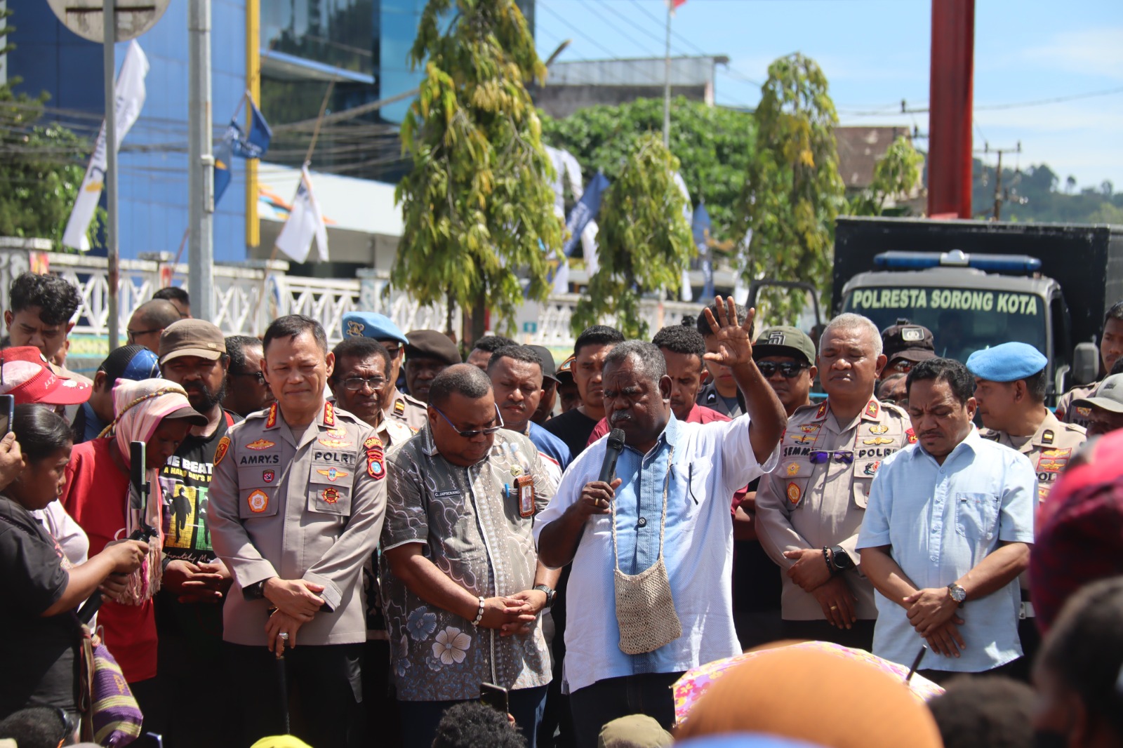 Polresta Sorong Kota Kawal Aksi Unjuk Rasa Mama-Mama Papua Secara Humanis, Pastikan Situasi Tetap Aman dan Kondusif