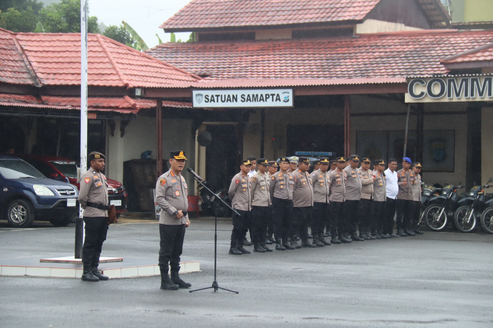 Kapolresta Sorong Kota Tekankan Pelayanan Prima, Penegakan Hukum Berkeadilan, dan Kesiapsiagaan Hadapi Karhutla Saat Apel Jam Pimpinan