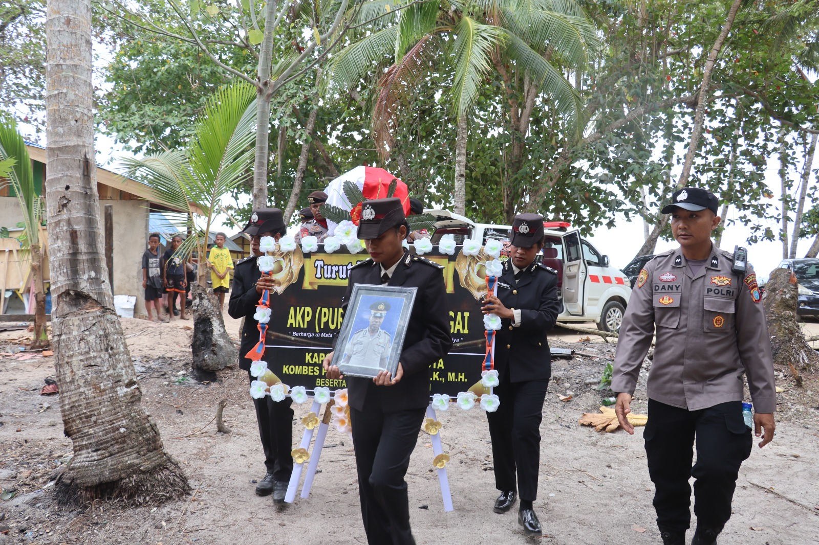 Polresta Sorong Kota Gelar Upacara Persemayaman dan Pemakaman Purnawirawan Polri AKP (Purn.) Mathias Pigai